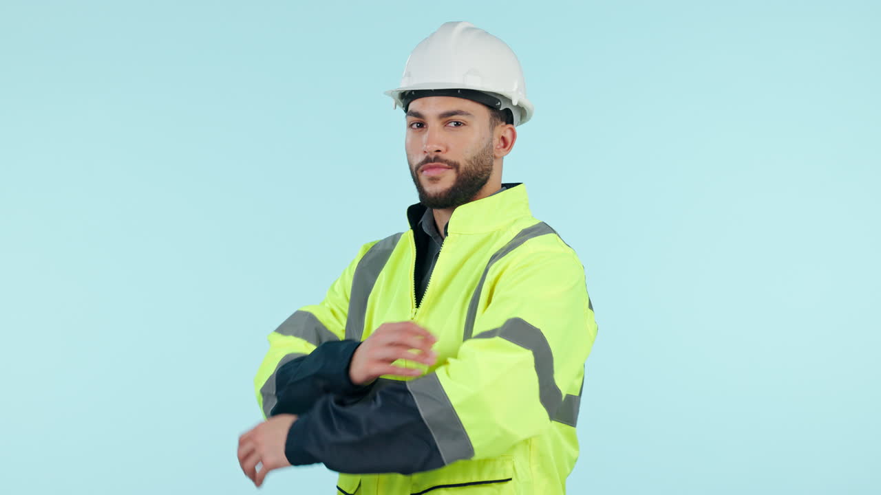 cara, arquitecto y hombre feliz con los brazos cruzados