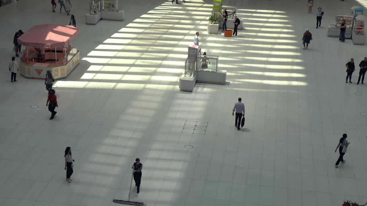 vista de la sala principal de new jersey path station