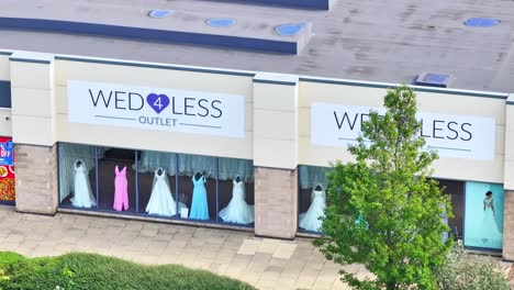 Tiendas-De-Vestidos-De-Novia-En-Greasbrough-Street,-Rotherham,-Reino-Unido