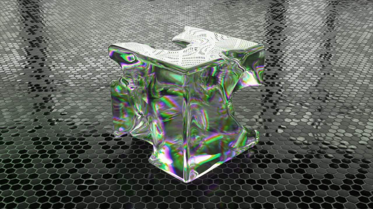 escultura de vidrio geométrica abstractamente iridescente