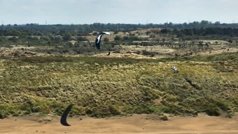 Paragliding-along-coastal-dunes-of-Noordwijk,-Dutch-recreation