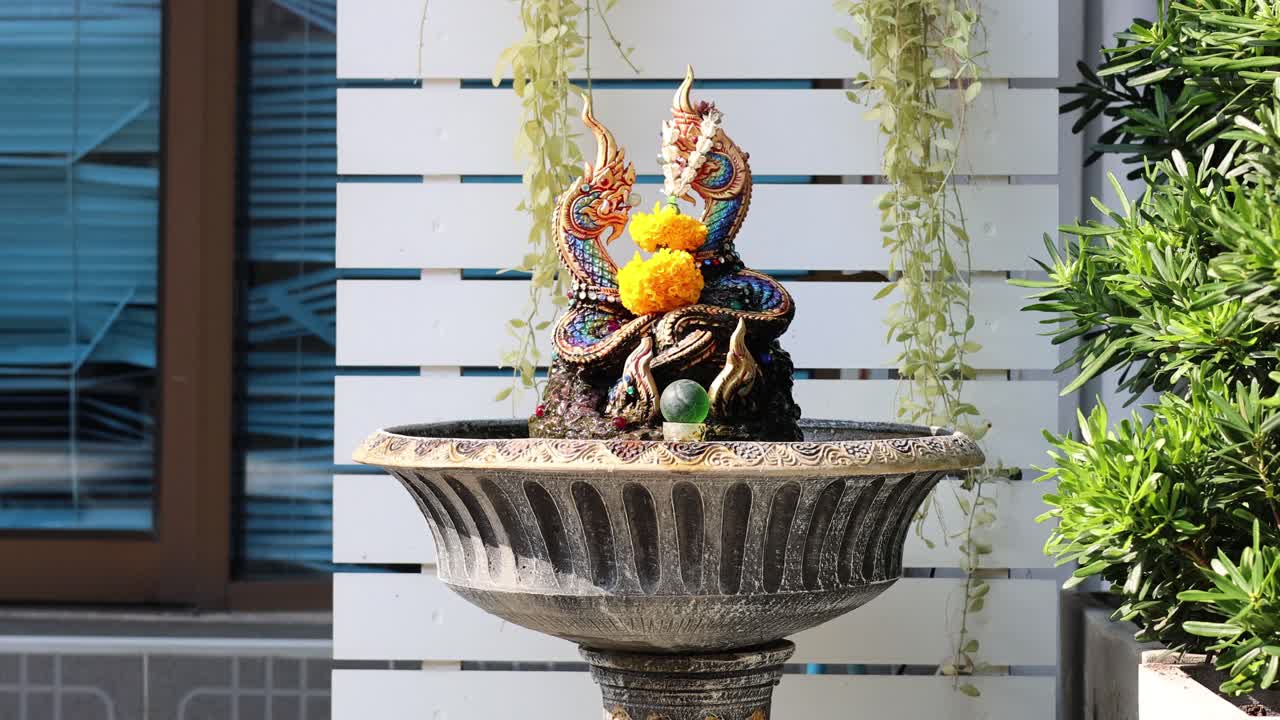 A stationary naga statue with consistent lighting