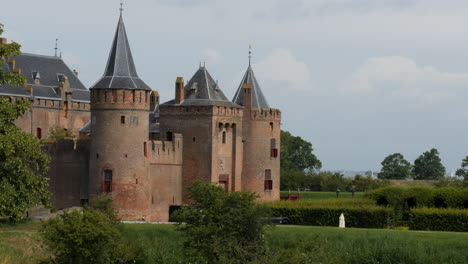 Muiderslot-Castle:-Vista-General-Del-Bonito-Castillo