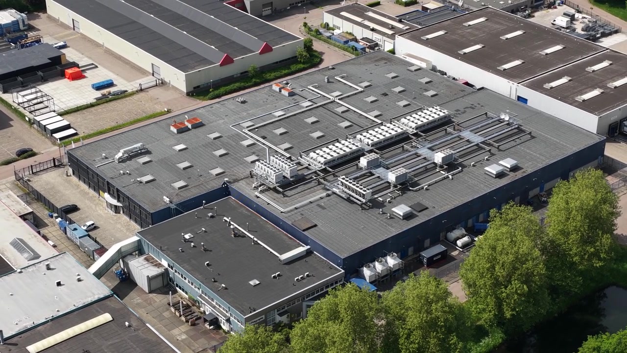 Large scale data center rooftop cooling systems for colocation, cloud computing, AI hardware, big data, and machine learning infrastructure.