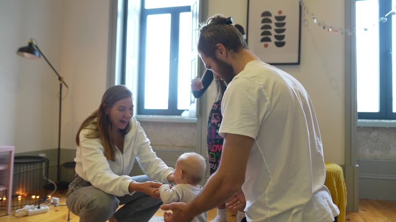 Interazioni familiari con un neonato