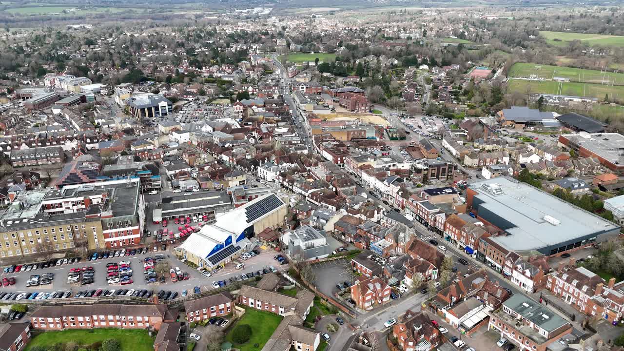 drone de panorámica aérea de alto ángulo ciudad de sevenoaks kent reino unido