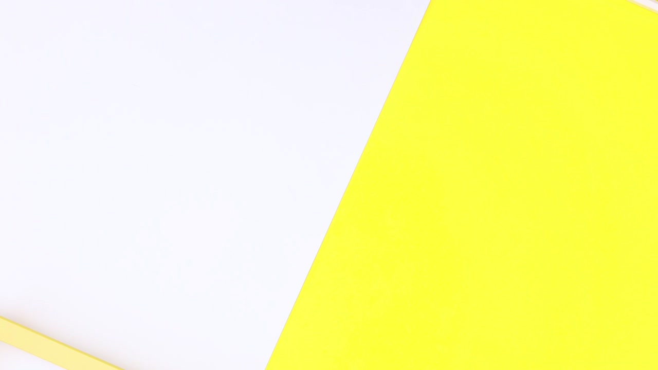 los marcos de fotos amarillos y blancos aparecen en el tema amarillo y blanco.