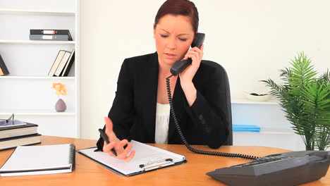 Upset-woman-having-a-phone-conversation