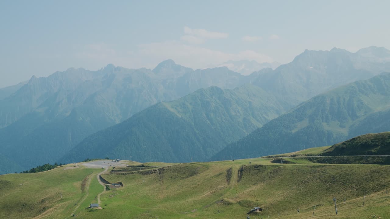 웅장한 산맥 풍경