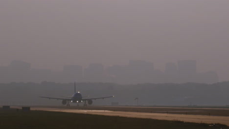 aterrizaje o despegue del avión en condiciones de niebla