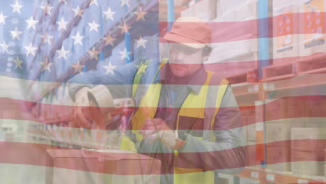 animación de la bandera de estados unidos sobre un trabajador caucásico en un almacén.