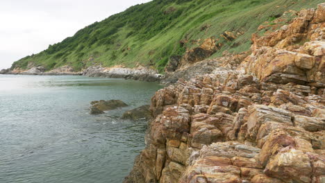 Scenic-Seascape-and-rock-in-the-daytime-of-Khao-Laem-Ya-National-Park,-Rayong,-Thailand