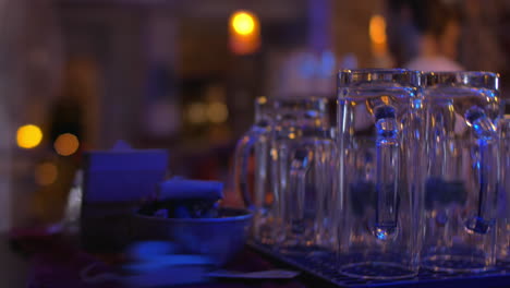 vidrio limpio en el bar