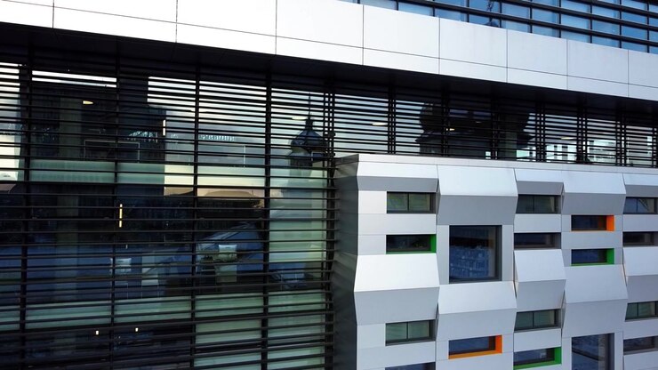 Elementi di architettura moderna. Riprese dell'edificio.