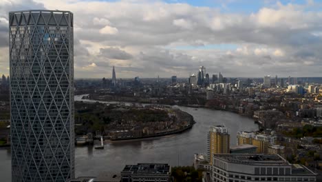 travelling from canary wharf to the city of london, united kingdom