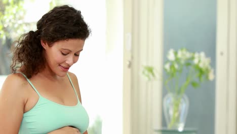 Pregnant-woman-sitting-on-exercise-ball