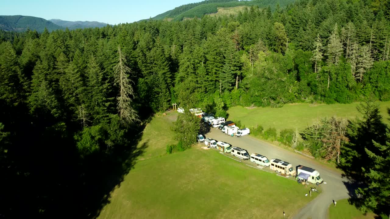 US, Oregon, Eugene, 2025-07-01 - Drone view of the group summer camp Sky Camp at Fall Creek Lake