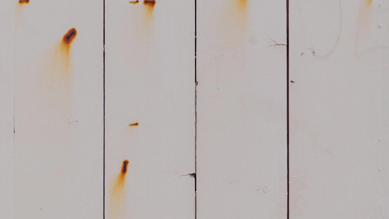 Rusty metal surface with vertical lines