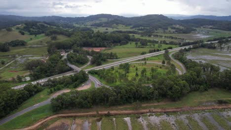 Clothiers-Creek-Road-Und-Pacific-Motorway-In-Tanglewood,-New-South-Wales,-Australien