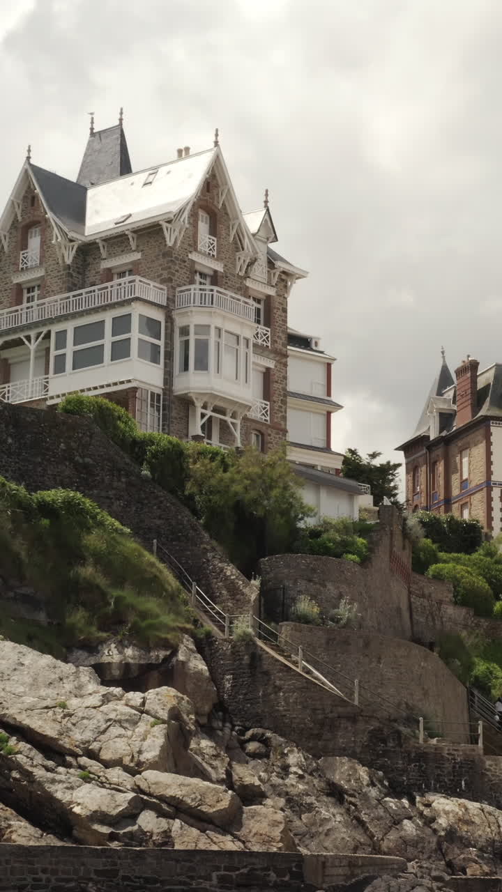 절벽 에 있는 해안 가옥 들