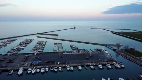 4K-Aerial-Drone-Reveal-Of-Port-Washington-Marina-And-Harbor-On-The-Western-Shores-Of-Lake-Michigan,-Wisconsin