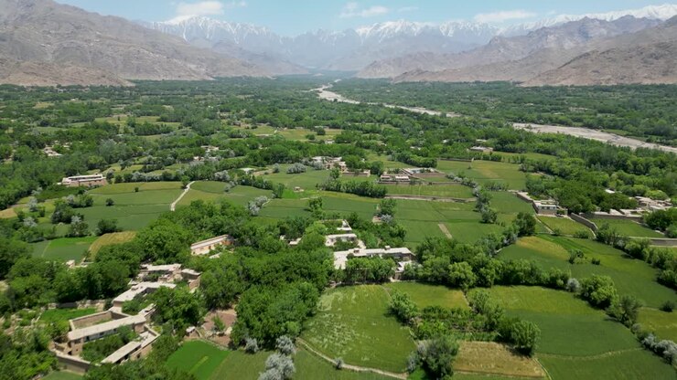 imágenes de drones del paisaje pintoresco de kapisa