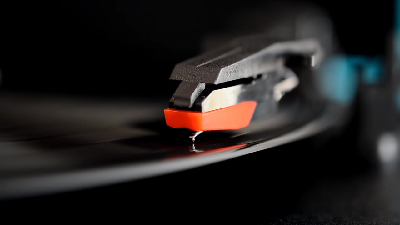 Platespiller. Nål på en vinylplate