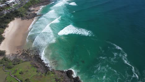 Playa-De-Cabarita-Y-Promontorio-De-Norries-En-Nueva-Gales-Del-Sur,-Australia---Toma-Aérea-De-Drones