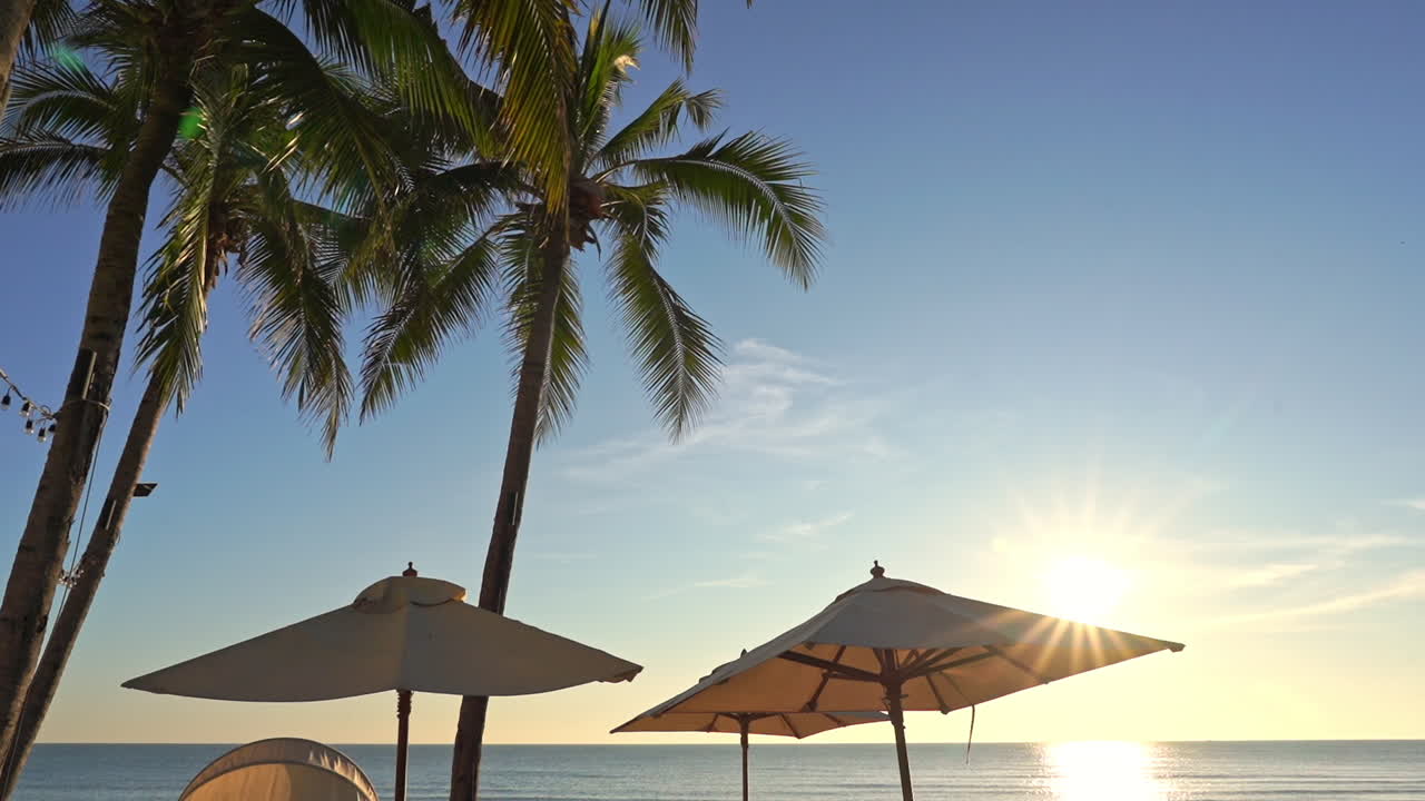Spiaggia paradisiaca da sogno per una piacevole vacanza a Pattaya, Thailandia