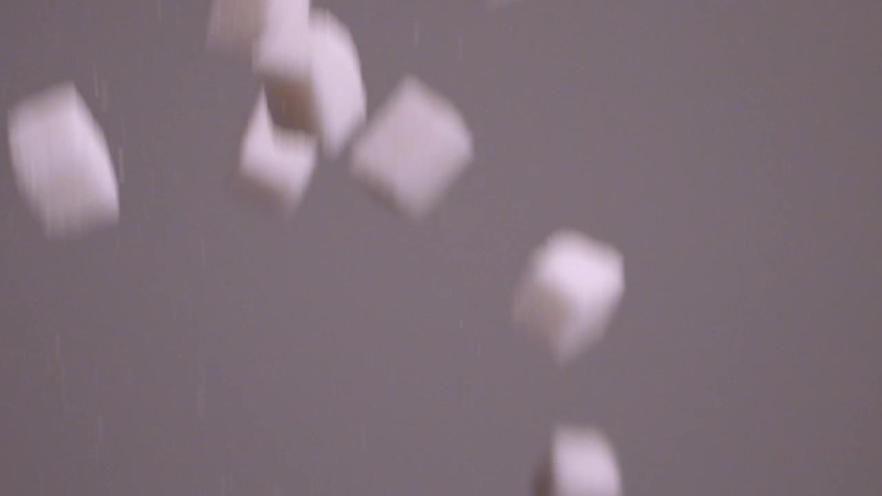 Cadute di cubetti di zucchero