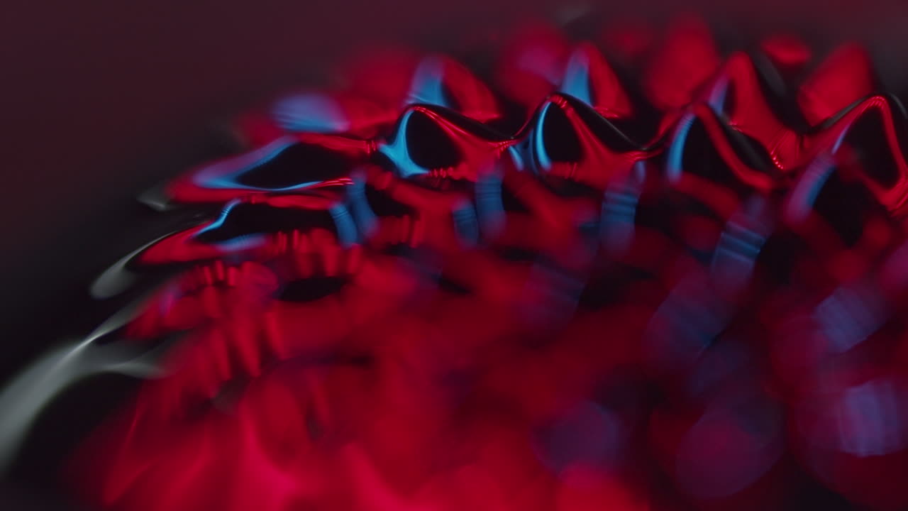 picos de formación de fluidos en una atmósfera abstracta oscura