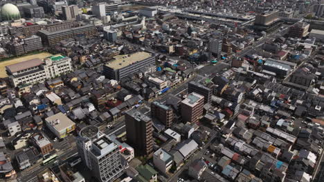 Vista-Panorámica-Sobre-La-Ciudad-De-Kyoto-En-Japón---Disparo-De-Drones