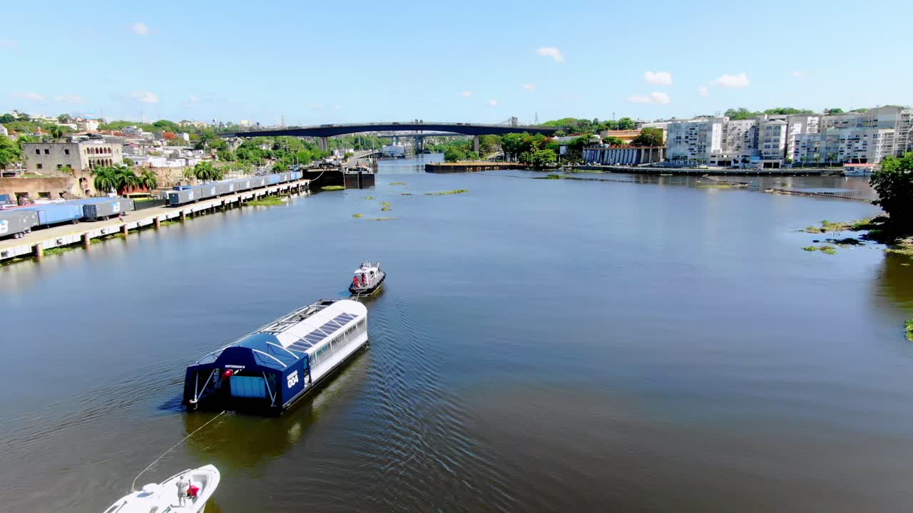 보트 마킹 인터셉터 004, 맑은 날 도미니카 공화국 산토 도밍고에서
