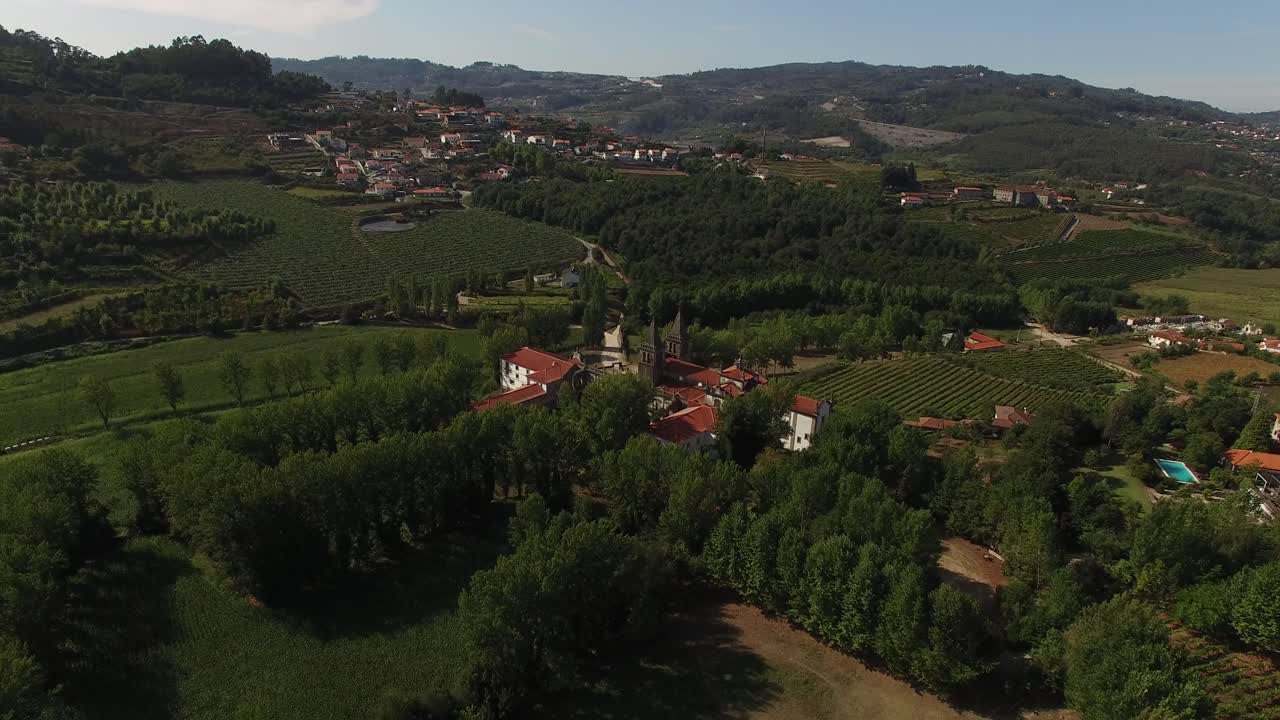 sobrevolando el monasterio de pombeiro en felgueiras