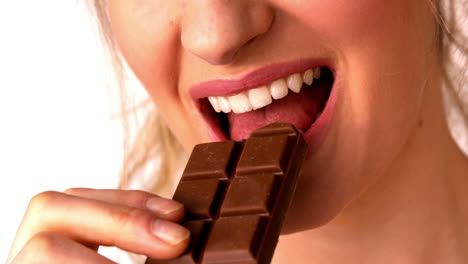 Pretty-blonde-eating-a-chocolate-bar