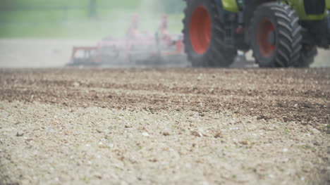 Landwirtschaft-Lebensmittelproduktion-Pflanzen-Maisernte-Weizen-Traktor-Arbeiten-3