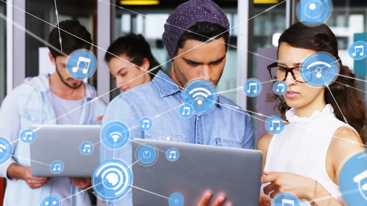 animación de la red de conexiones entre diversas personas de negocios en la oficina