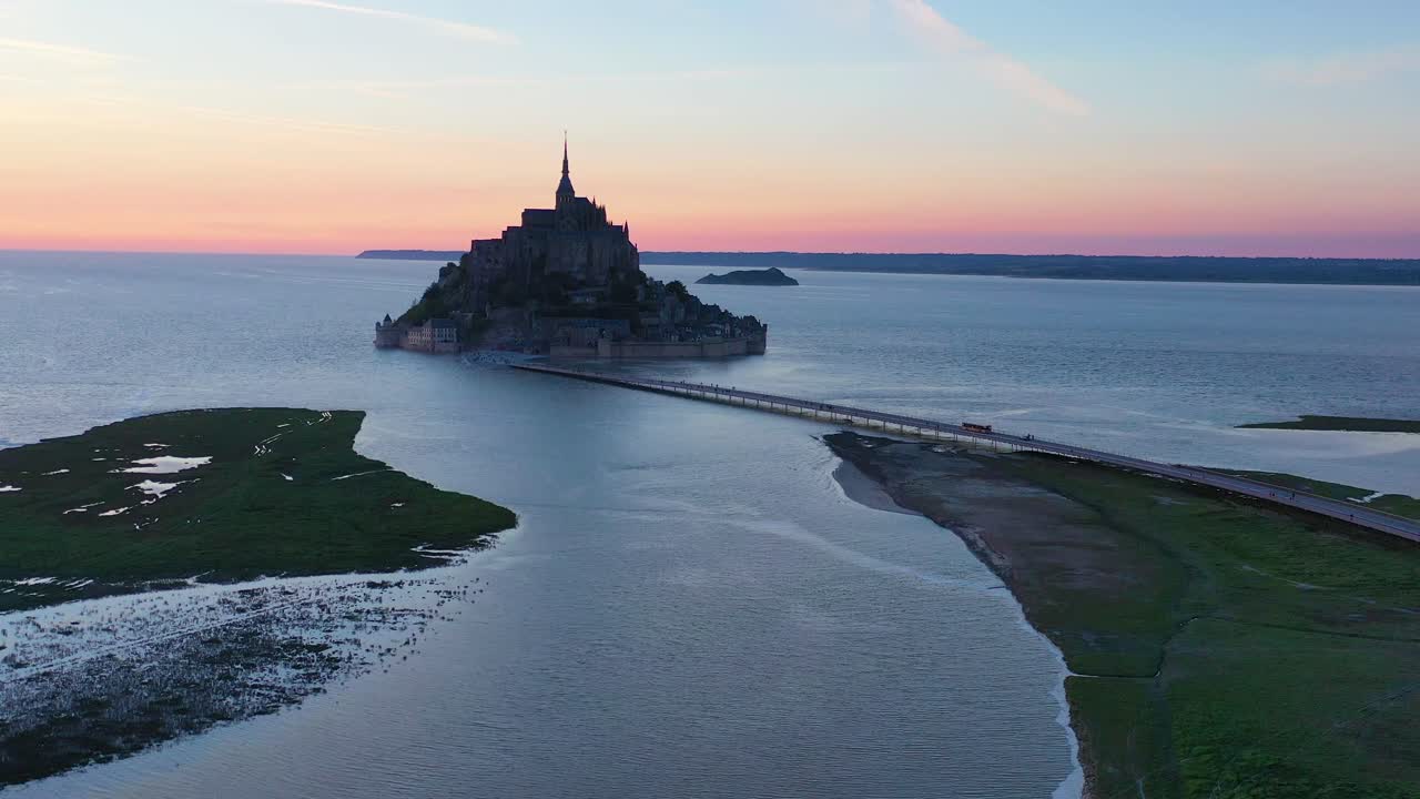 antena de mont saint-michel francia al atardecer un hito francés clásico 2