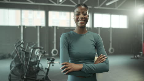 portrait of a confident and athletic woman in a gym