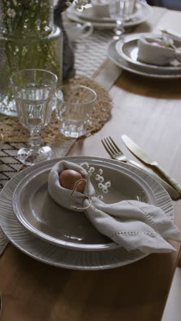 puesta de la mesa para la cena de pascua