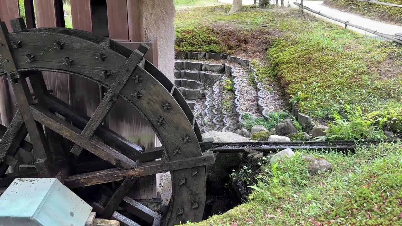 molino de agua japonés en nara, japón