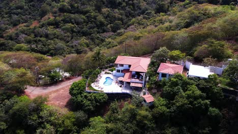 Drone-view-of-luxurious-villa-with-swimming-pool-in-nature-of-Guanacaste-peninsula,-Costa-Rica