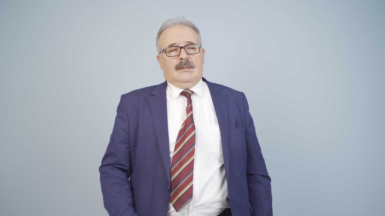 un hombre de negocios cansado.