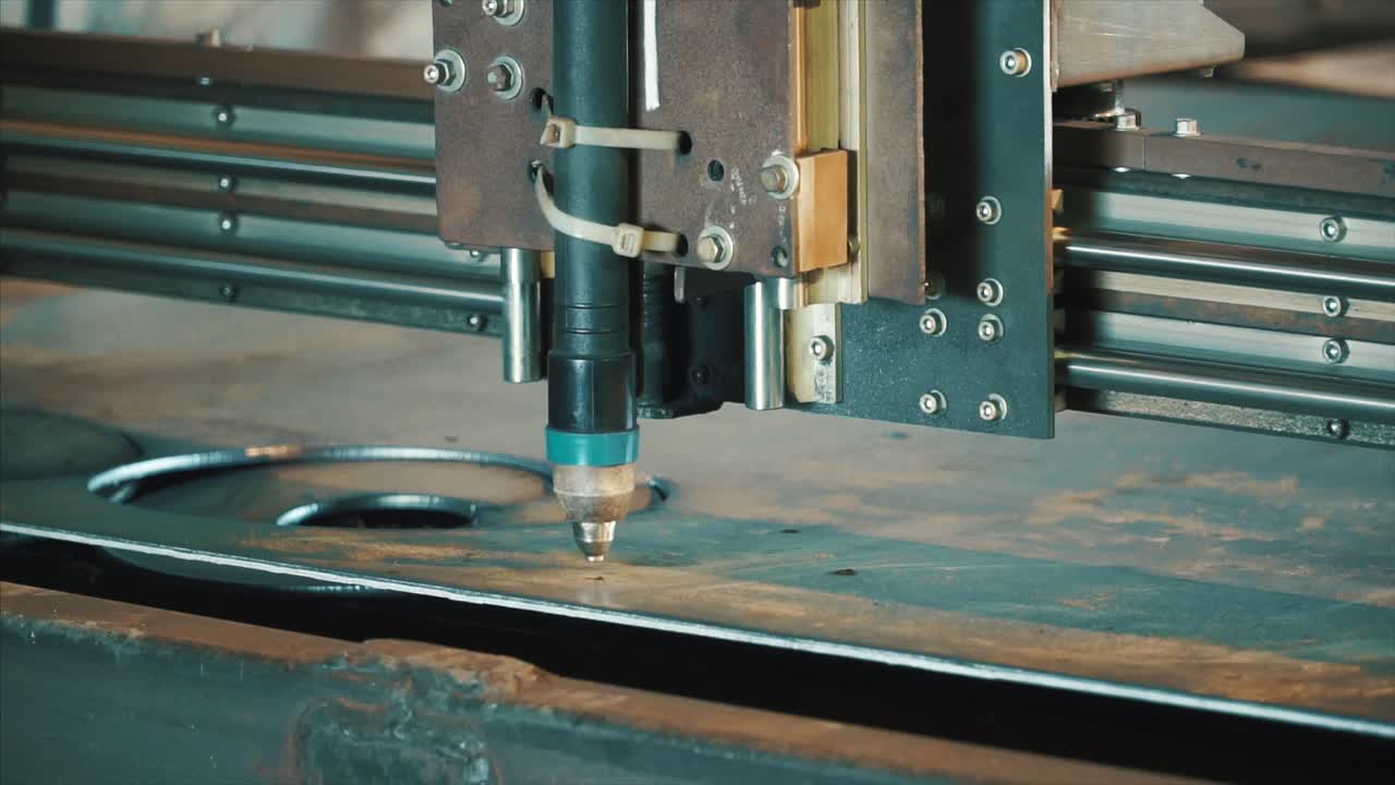 플라즈마 절단 기계 작동