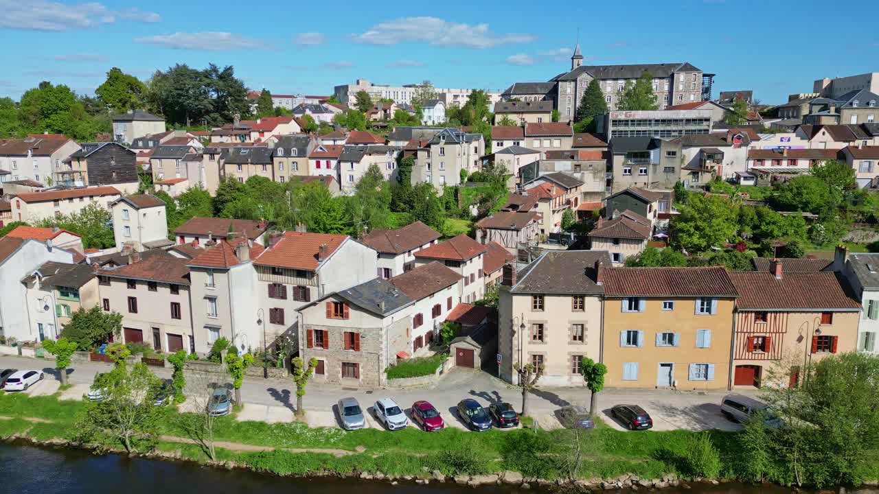 프랑스 리모지 (limoges) 에 있는 비엔나 강을 따라 있는 집들