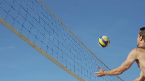 Freunde,-Die-Beachvolleyball-Spielen