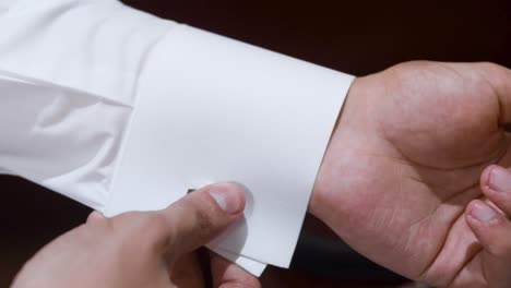 saudi man wearing cufflinks to be more elegant