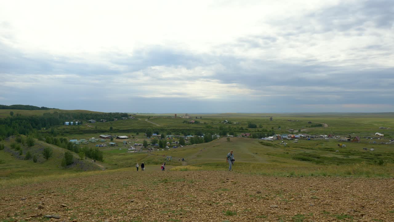 사람들과 함께 시골 마을 풍경