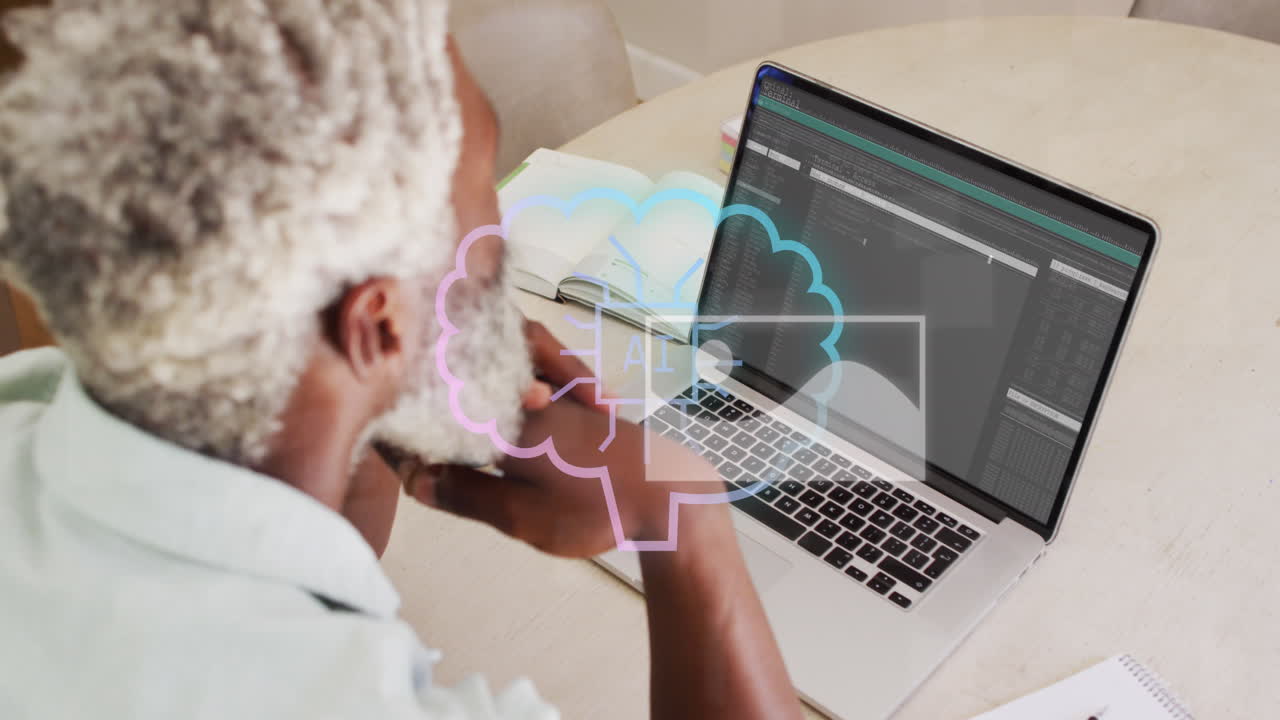 animación de un texto, procesamiento de datos y hombre de negocios afroamericano con computadora portátil