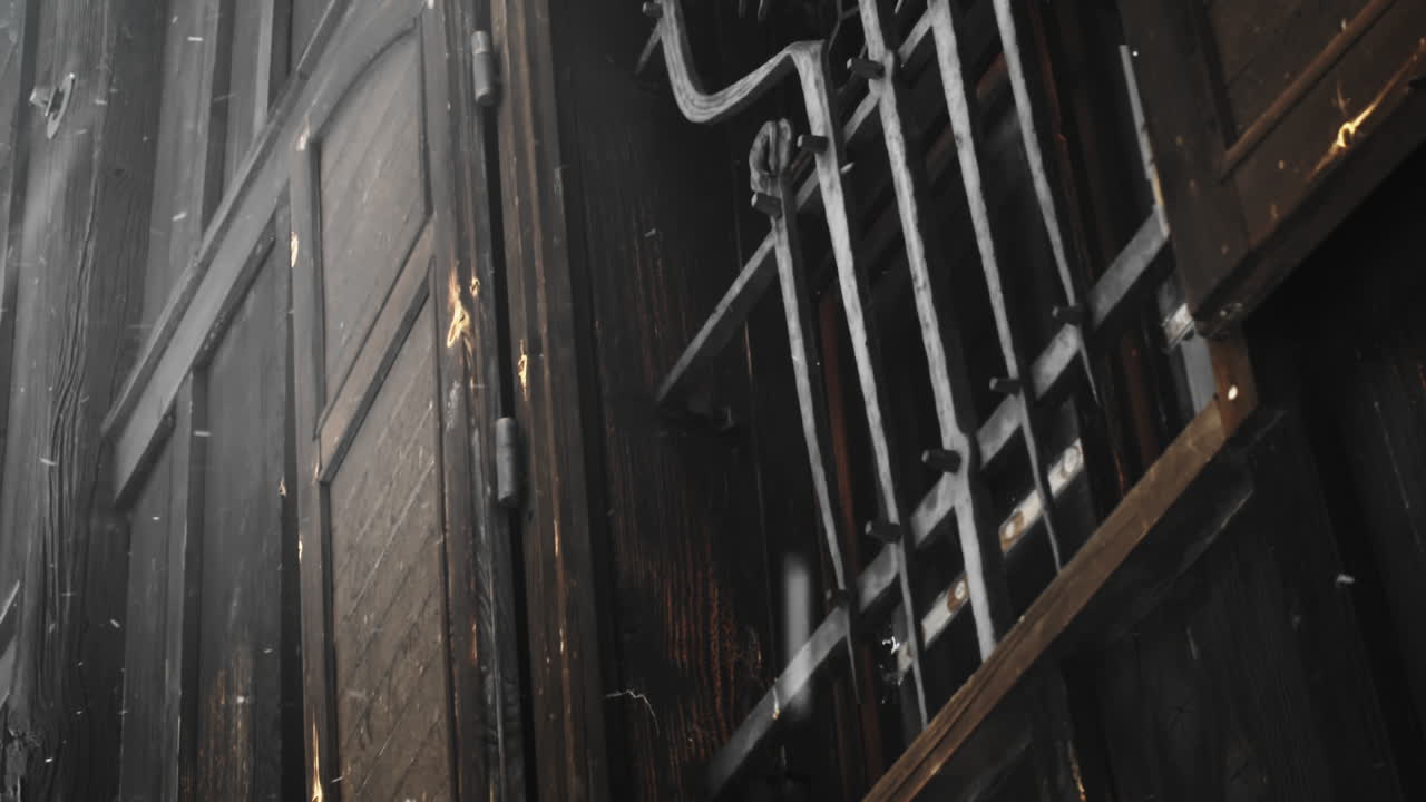 la nieve cae suavemente fuera de las ventanas de hierro de la iglesia bautista de juan en cesky jiretin